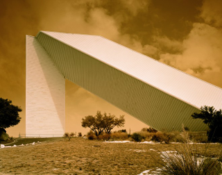 Illustration for article titled The Most Science-Fictional Buildings on Earth, Transported to Other Planets